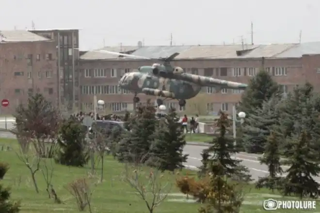 ՊՆ-ի աշխատակիցներ շէնքէն դուրս չեն եկած եւ քնացած են աթոռներու վրայ. News.am