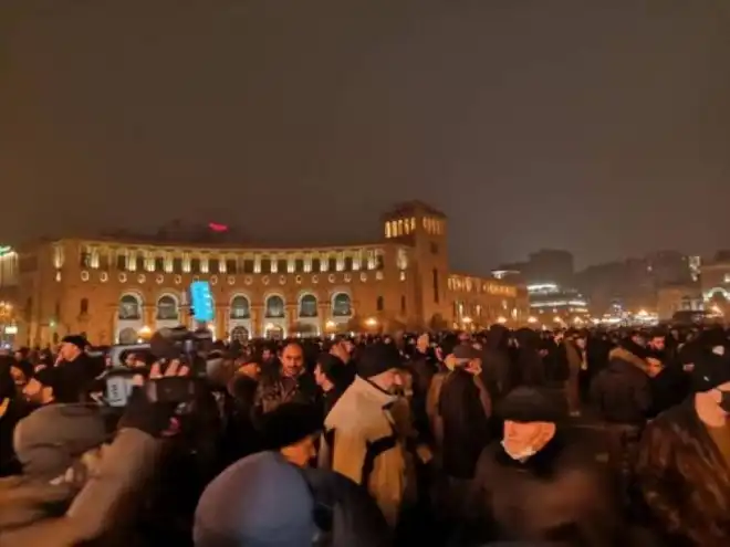 Փաշինեանի հրաժարականի պահանջով այսօր եւս բողոքի գործողութիւնները պիտի շարունակուին