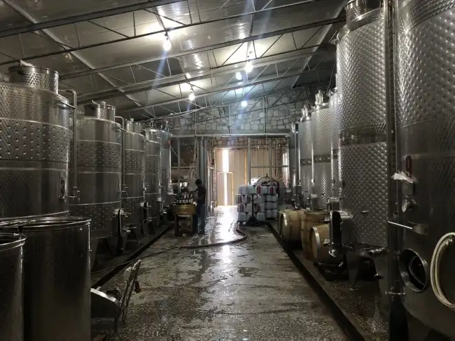 Ատրպէյճանցի զինուորներու  անճոռնի  վարքը՝  Արցախի գինիի գործարանին մէջ (Տեսանիւթ)