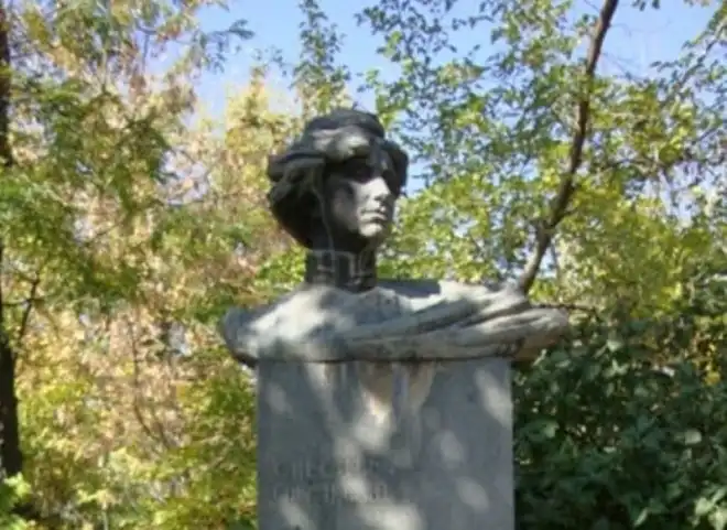 Երեւանի մէջ. Գողցած են Շուշանիկ Կուրղինեանի կիսանդրին