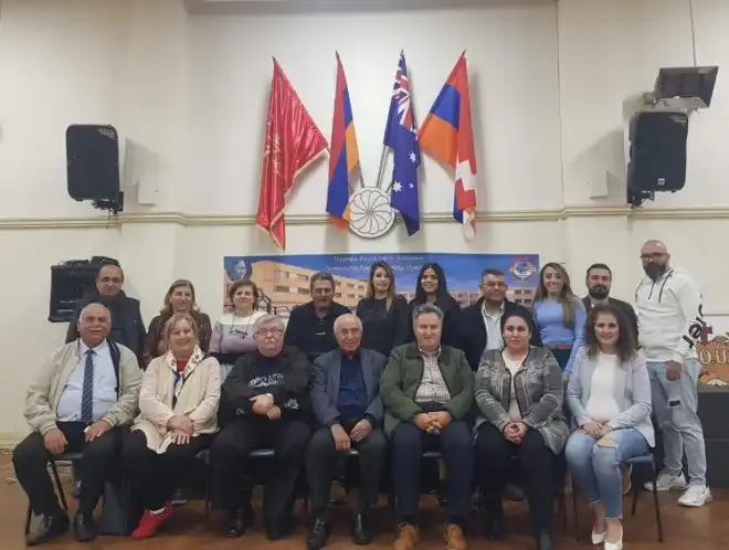 Աւստրալիոյ մէջ.  Հալէպի Քարէն Եփփէ Ազգային  Ճեմարանի շրջանաւարտից միութիւնը  աշխուժօրէն կը     շարունակէ իր գործունէութիւնը