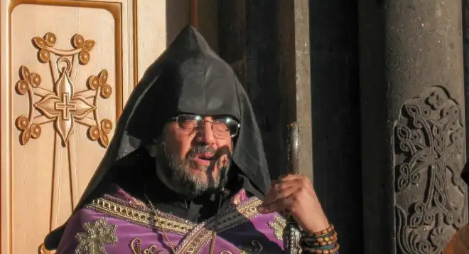 «Ինքը հաւասարակշռուած անձ մը չէ». Միքայէլ Սրբազան