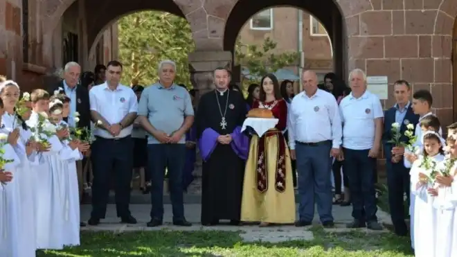 Առաջին Սուրբ Հաղորդութիւն Փանիկի մէջ