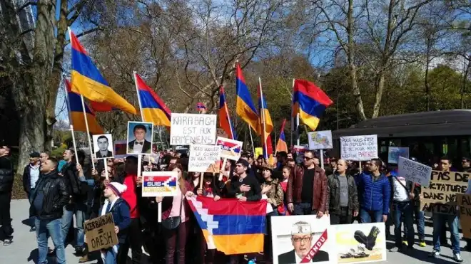 Ստրասբուրգի հայերը բողոքի ցույց են կազմակերպել Մարդու իրավունքերի եվրոպական դատարանի առջև