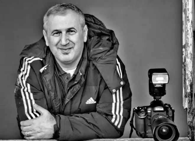 Պոլսահայ լուսանկարիչ Մկրտիչ Արծիւեան մաս կը կազմէ «Մենք ու մեր աւանդութիւնները» անուան մրցանքի դատակազմին