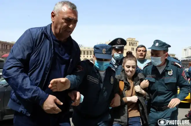 Կանանց օրուան առթիւ բողոքի հաւաք ... եւ բերման ենթարկուածներ