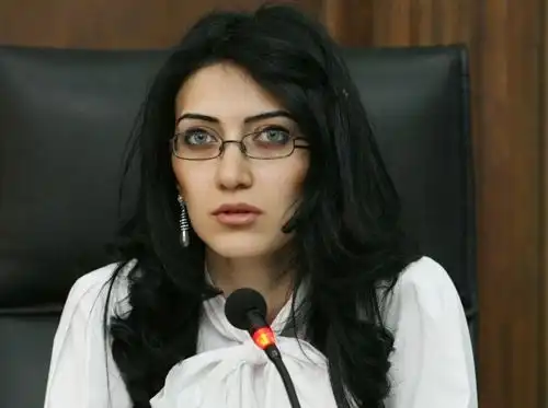 Ողջ աշխարհում միայն 7 կնոջ է թույլատրված սպիտակ հագուստ կրել Հռոմի պապի ներկայությամբ. Լուսանկար