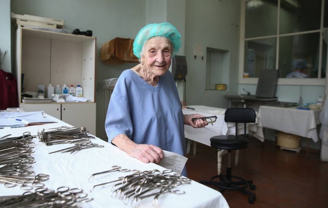 Մահացել է աշխարհի ամենատարեց գործող վիրաբույժը՝ 93 տարեկան Աննա Լյովուշկինան