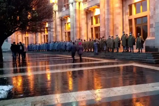 Ընդդիմութիւնն այսօր պիտի շրջափակէ կառավարութեան շէնքը